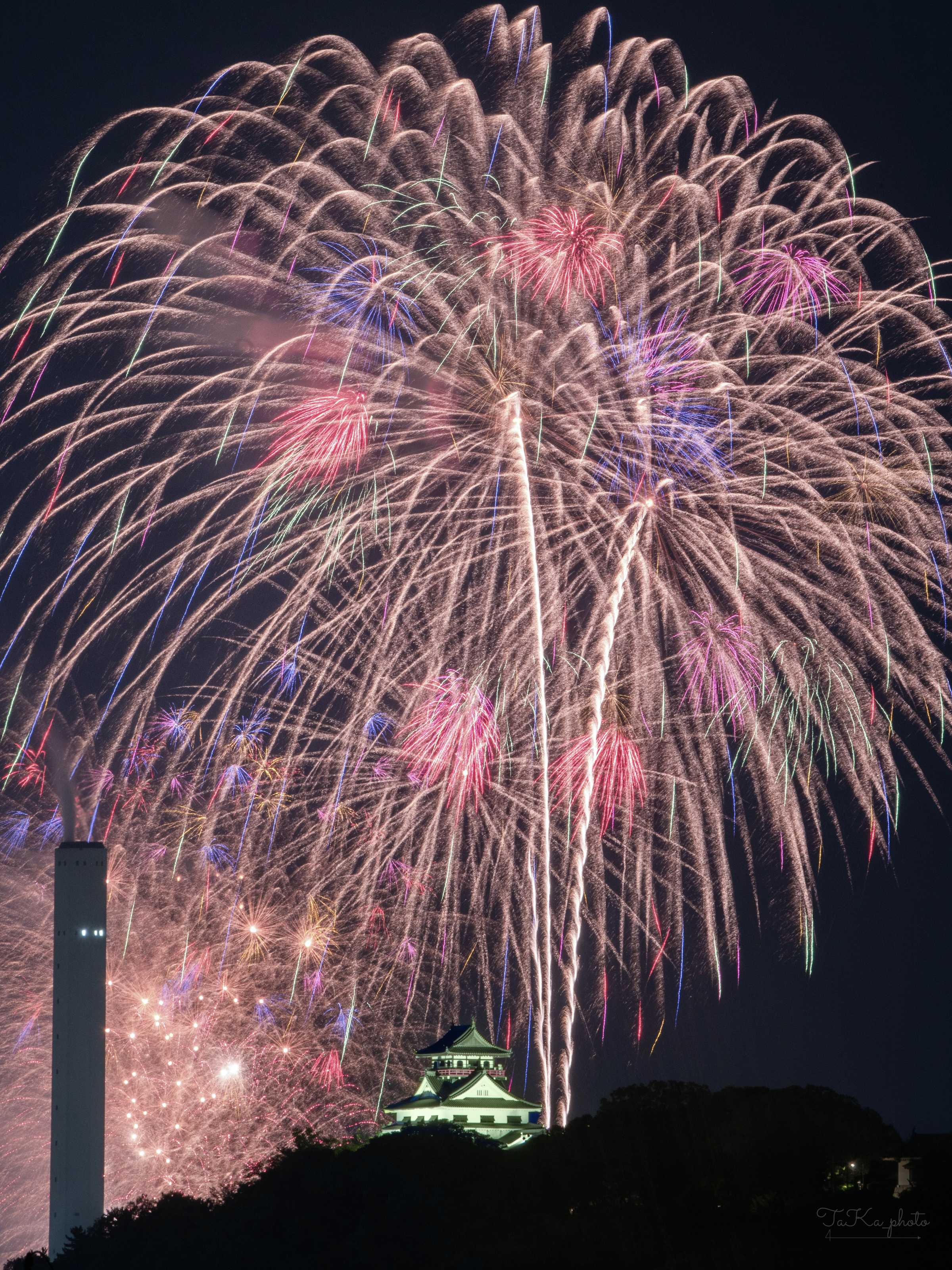 みなと祭花火と川之江城 — Shikokuchuo, Ehime, Japan